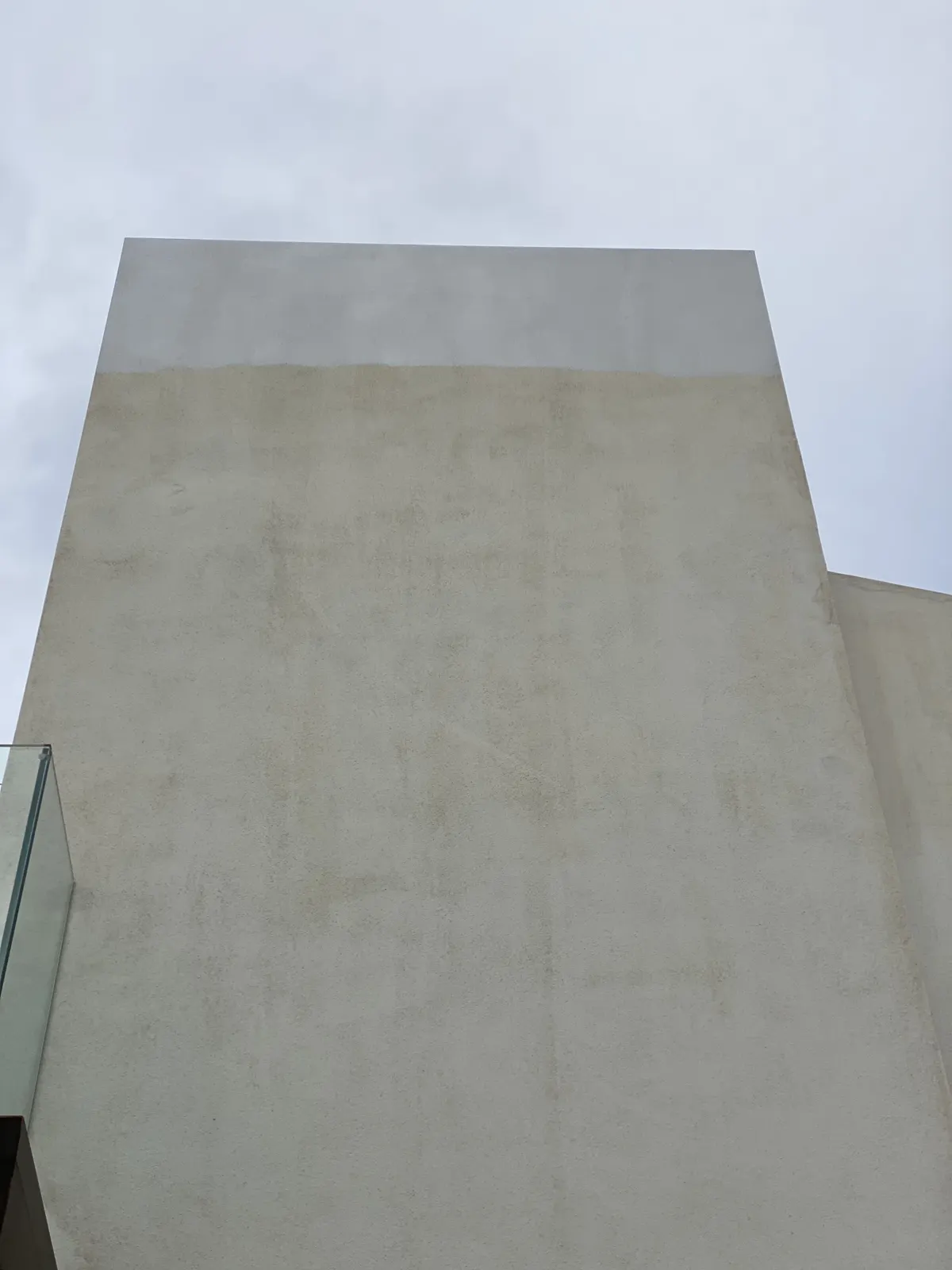 Avant : façade de villa ternie